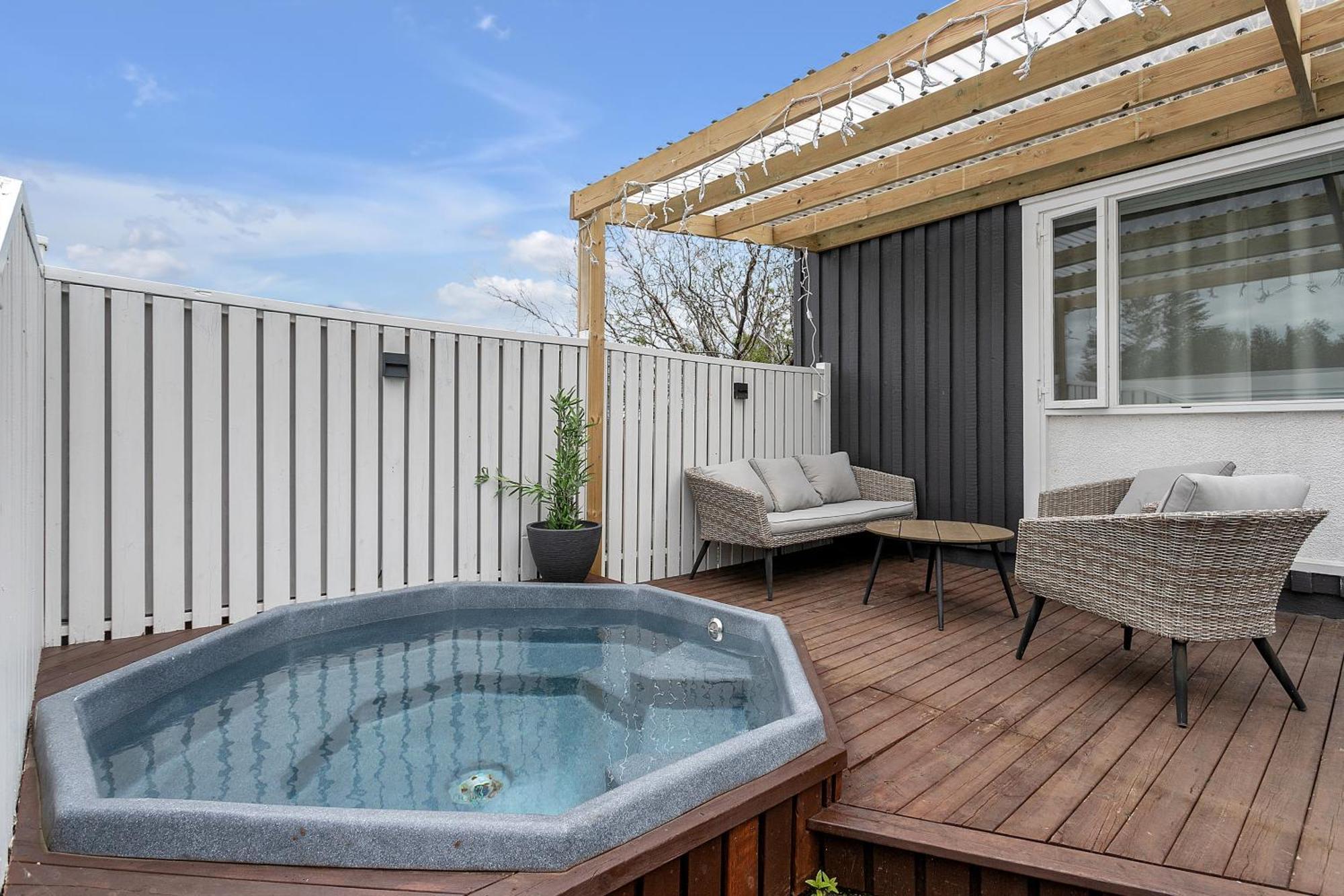 House - Villa With Garden And Hot Tub, 2 Min From Reykjavik Garthabaer Exterior foto